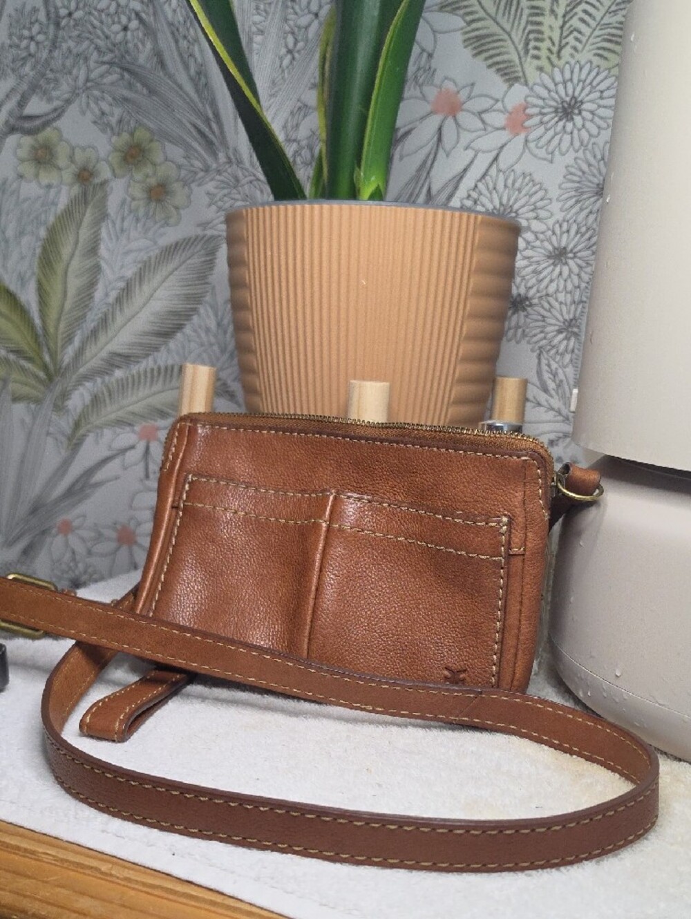 FRYE Chestnut Brown Leather Wristlet/Crossbody - Picture 7 of 7